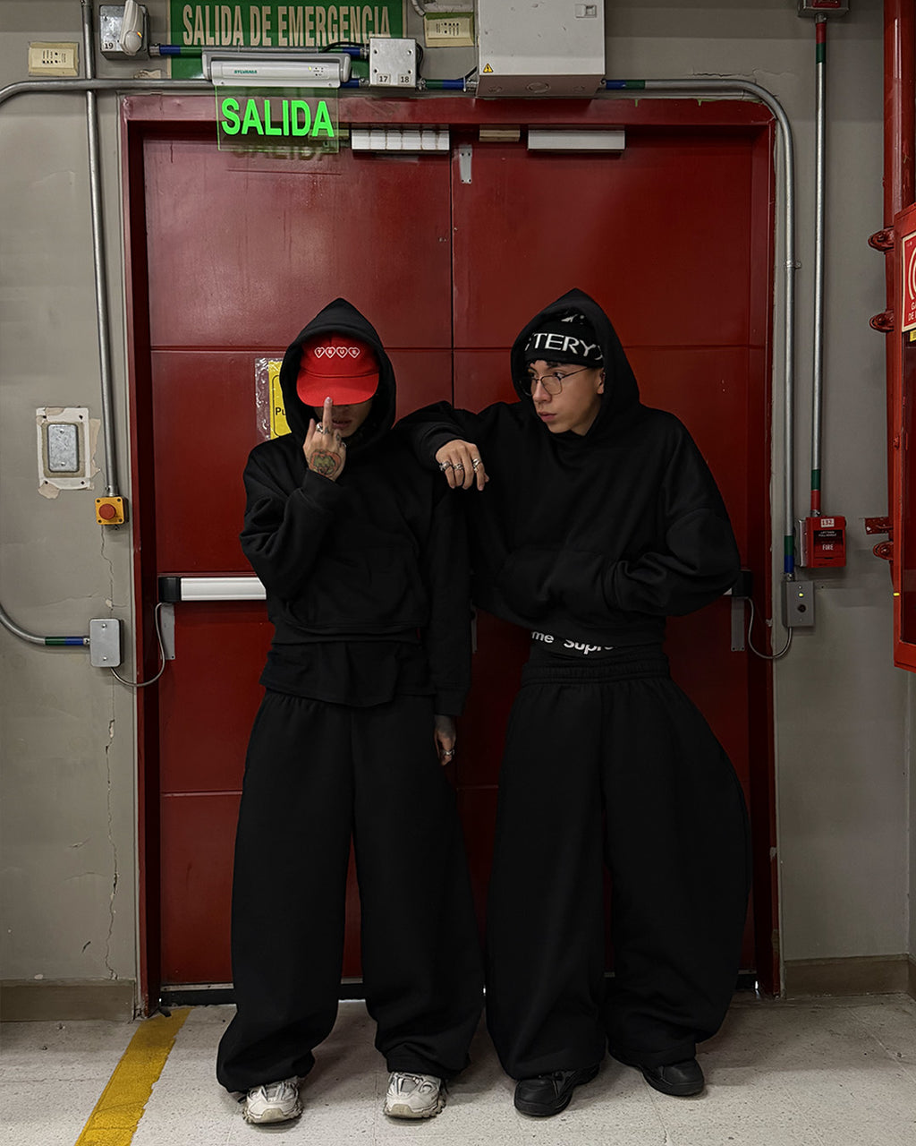 BASIC HOODIE CROPPED FIT BLACK