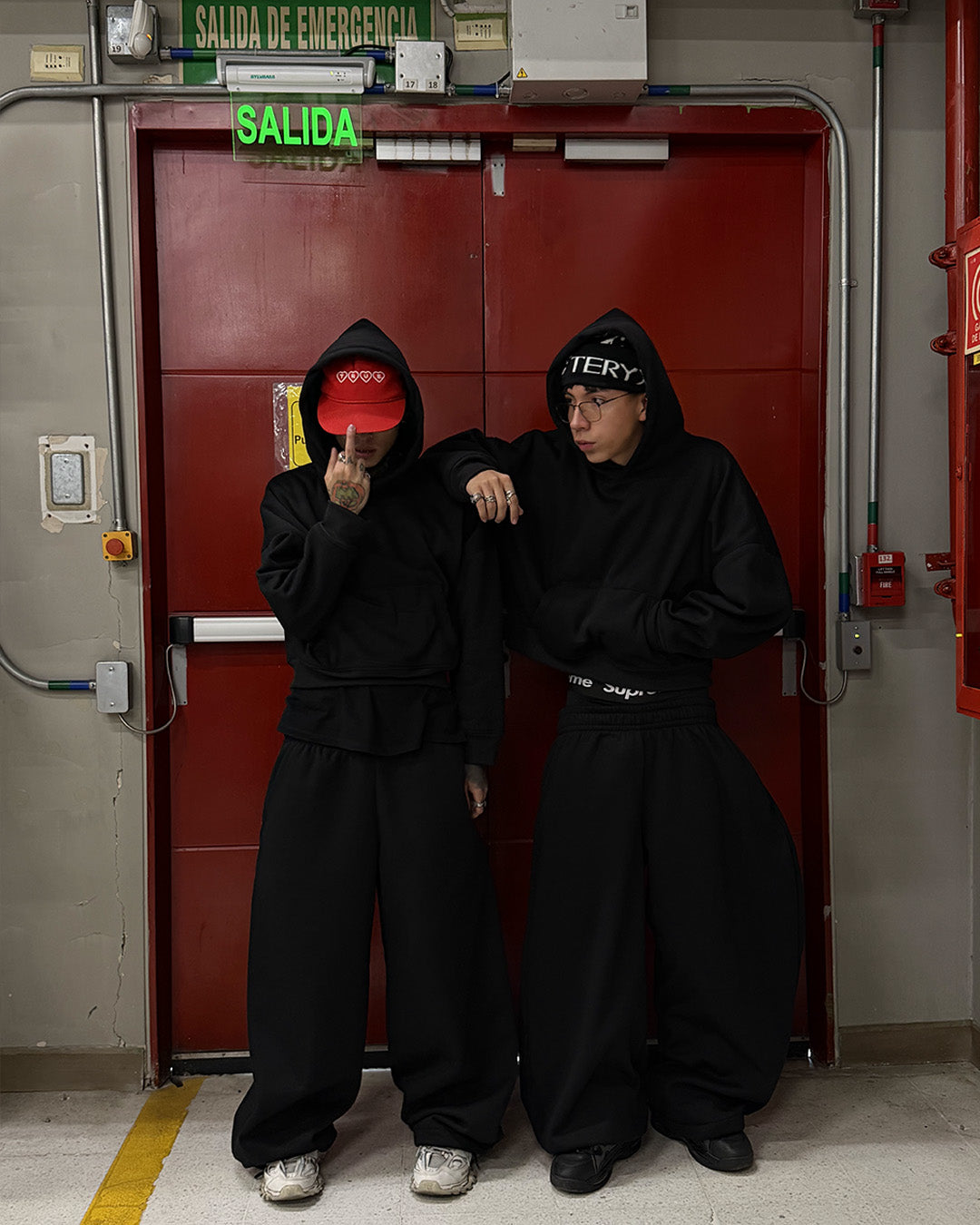 BASIC HOODIE CROPPED FIT BLACK