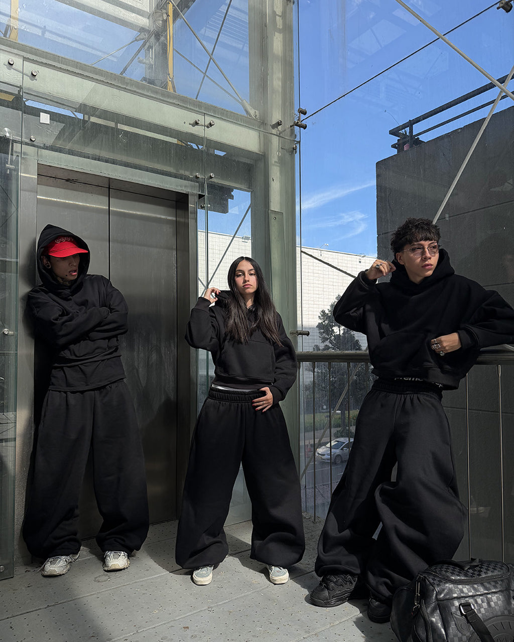 BASIC HOODIE CROPPED FIT BLACK