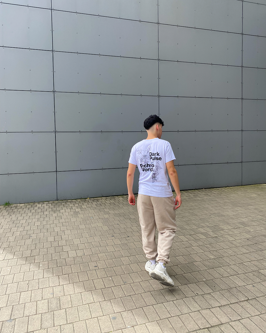 CAMISETA DARK PULSE REGULAR FIT TECHNO WORLD WHITE
