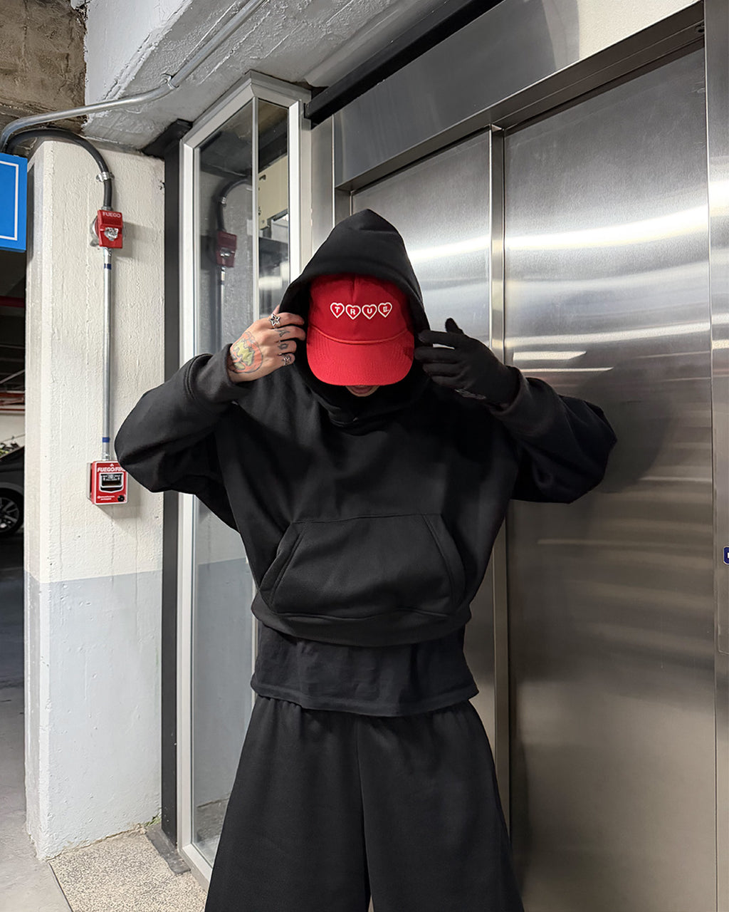 BASIC HOODIE CROPPED FIT BLACK