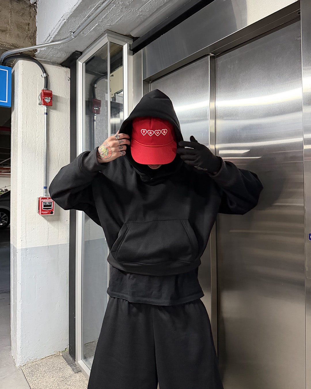 BASIC HOODIE CROPPED FIT BLACK