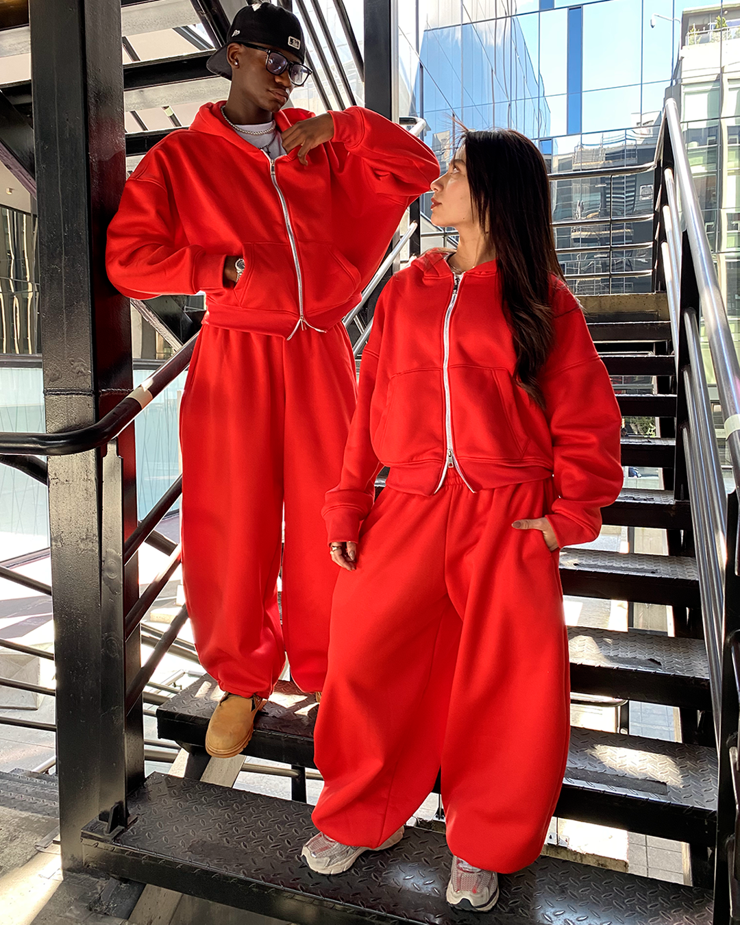 BASIC HOODIE TIPO ZIP CROPPED FIT ROJO